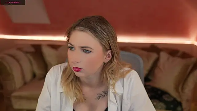 Snapshot of Inessa_Song chatting on December 6, 2024, 7:34 pm Inessa Song online show from December 6, 2024, 7:34 pm