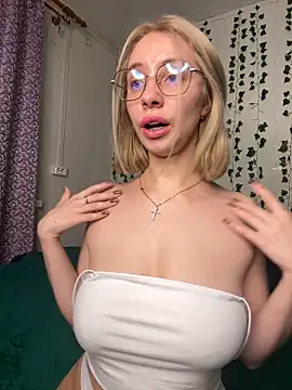 Kitty Katrine online show from March 14, 2025, 5:24 pm