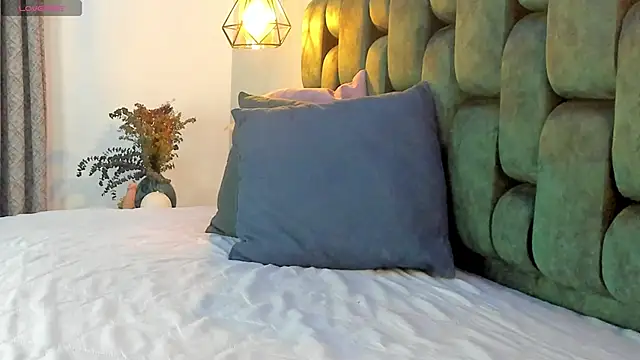 angelswets online show from October 25, 2025, 2:46 pm