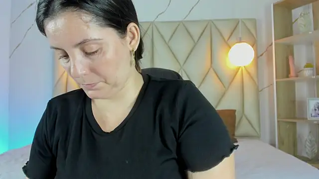 angelswets online show from December 20, 2025, 1:07 pm