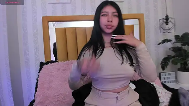 Snapshot of pettit_courtny chatting on October 11, 2025, 9:02 pm pettit courtny online show from October 11, 2025, 9:02 pm