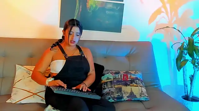 Snapshot of karla_999 chatting on February 4, 2025, 11:38 pm karla 999 online show from February 4, 2025, 11:38 pm