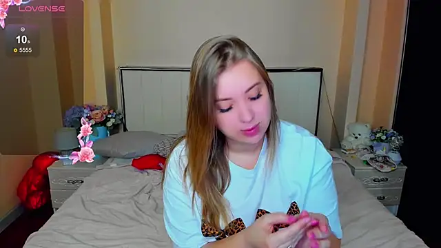 AlexissM online show from November 12, 2025, 3:12 pm