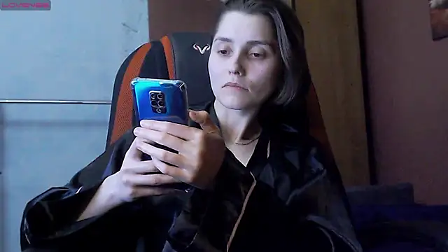 womanstrong78 online show from March 3, 2025, 4:24 pm