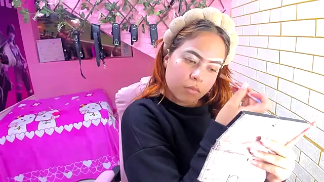 marcellaa303av online show from November 27, 2025, 3:52 am