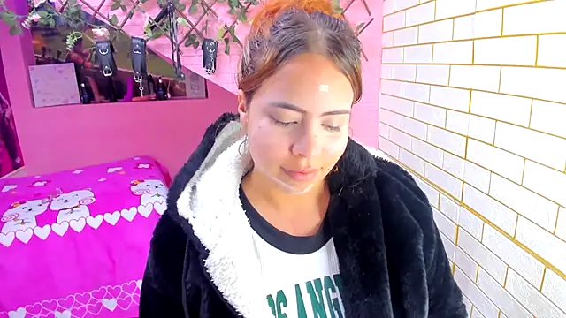 marcellaa303av online show from November 29, 2025, 5:10 am