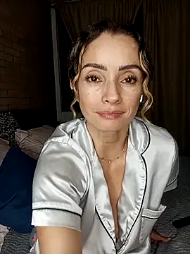 Loly Horny online show from May 13, 2026, 2:31 am