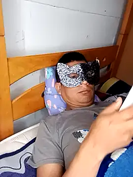 Snapshot of PequeArely chatting on December 4, 2024, 2:37 pm PequeArely online show from December 4, 2024, 2:37 pm