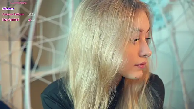 Snapshot of FlairCunard chatting on December 3, 2024, 2:49 pm FlairCunard online show from December 3, 2024, 2:49 pm