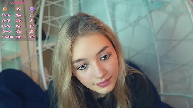 Snapshot of FlairCunard chatting on December 3, 2024, 9:01 pm FlairCunard online show from December 3, 2024, 9:01 pm