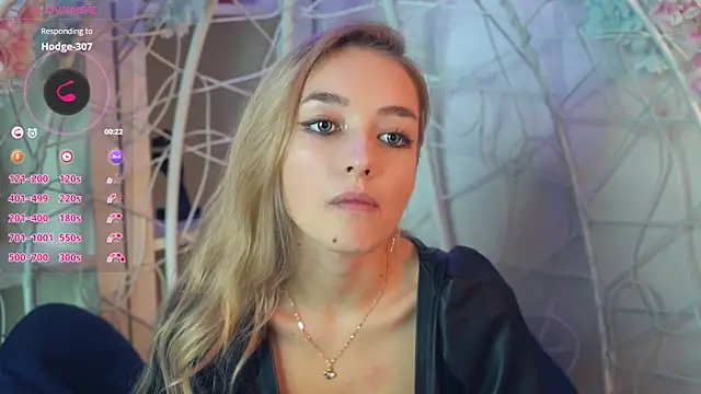 Snapshot of FlairCunard chatting on December 5, 2024, 9:17 pm FlairCunard online show from December 5, 2024, 9:17 pm