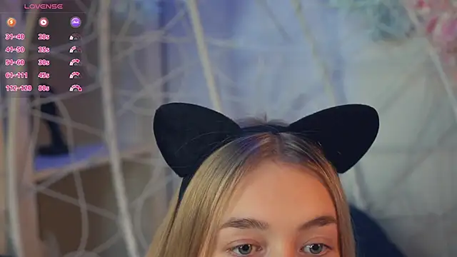 Snapshot of FlairCunard chatting on December 14, 2024, 10:18 pm FlairCunard online show from December 14, 2024, 10:18 pm