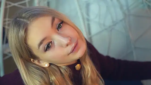 Snapshot of FlairCunard chatting on December 18, 2024, 2:49 pm FlairCunard online show from December 18, 2024, 2:49 pm