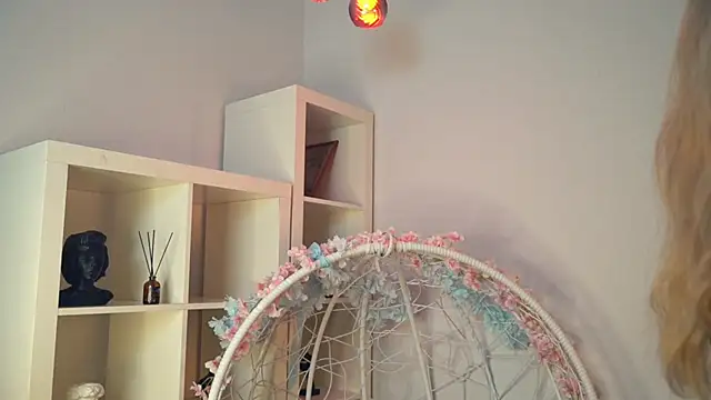 Snapshot of FlairCunard chatting on December 19, 2024, 12:02 am FlairCunard online show from December 19, 2024, 12:02 am