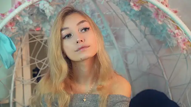 Snapshot of FlairCunard chatting on December 20, 2024, 2:49 pm FlairCunard online show from December 20, 2024, 2:49 pm