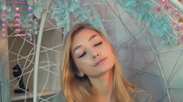 Snapshot of FlairCunard chatting on December 20, 2024, 5:51 pm FlairCunard online show from December 20, 2024, 5:51 pm