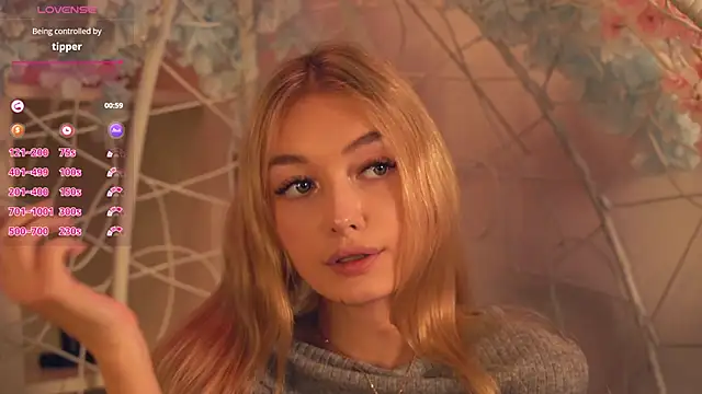 Snapshot of FlairCunard chatting on December 20, 2024, 8:55 pm FlairCunard online show from December 20, 2024, 8:55 pm