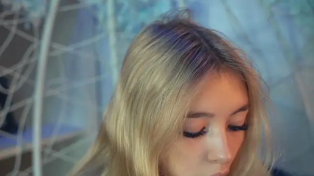 Snapshot of FlairCunard chatting on December 21, 2024, 2:58 pm FlairCunard online show from December 21, 2024, 2:58 pm