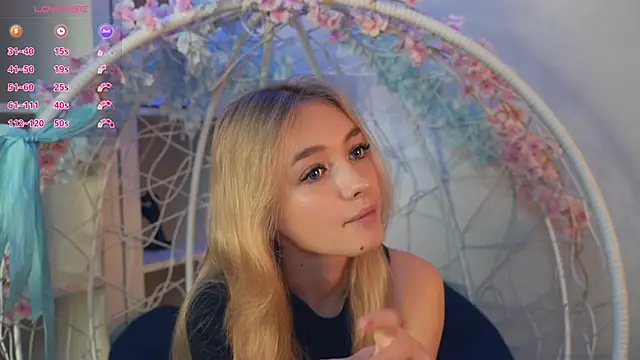 Snapshot of FlairCunard chatting on December 21, 2024, 6:34 pm FlairCunard online show from December 21, 2024, 6:34 pm