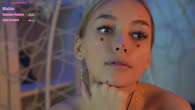 Snapshot of FlairCunard chatting on December 21, 2024, 9:36 pm FlairCunard online show from December 21, 2024, 9:36 pm