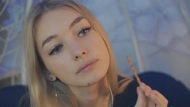 Snapshot of FlairCunard chatting on December 23, 2024, 4:17 pm FlairCunard online show from December 23, 2024, 4:17 pm