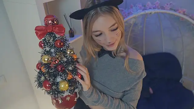 Snapshot of FlairCunard chatting on December 25, 2024, 10:37 pm FlairCunard online show from December 25, 2024, 10:37 pm