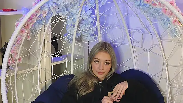 Snapshot of FlairCunard chatting on December 27, 2024, 9:00 pm FlairCunard online show from December 27, 2024, 9:00 pm