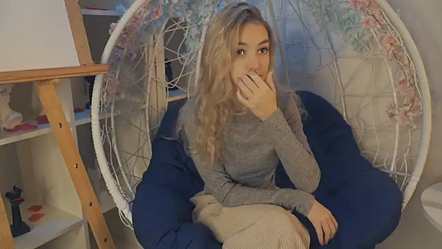 Snapshot of FlairCunard chatting on December 29, 2024, 2:42 pm FlairCunard online show from December 29, 2024, 2:42 pm