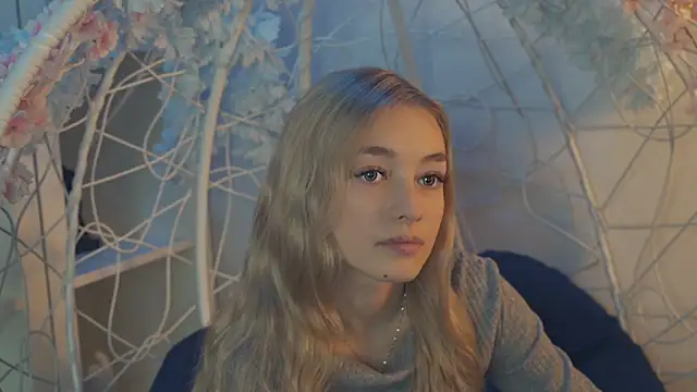 Snapshot of FlairCunard chatting on December 29, 2024, 8:48 pm FlairCunard online show from December 29, 2024, 8:48 pm