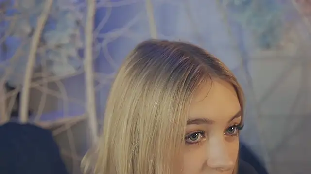 Snapshot of FlairCunard chatting on January 1, 2025, 8:47 pm FlairCunard online show from January 1, 2025, 8:47 pm