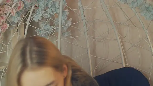 Snapshot of FlairCunard chatting on January 2, 2025, 2:35 pm FlairCunard online show from January 2, 2025, 2:35 pm