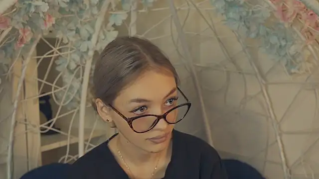 Snapshot of FlairCunard chatting on January 4, 2025, 2:46 pm FlairCunard online show from January 4, 2025, 2:46 pm