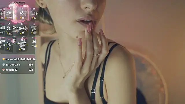 Snapshot of FlairCunard chatting on January 4, 2025, 11:59 pm FlairCunard online show from January 4, 2025, 11:59 pm