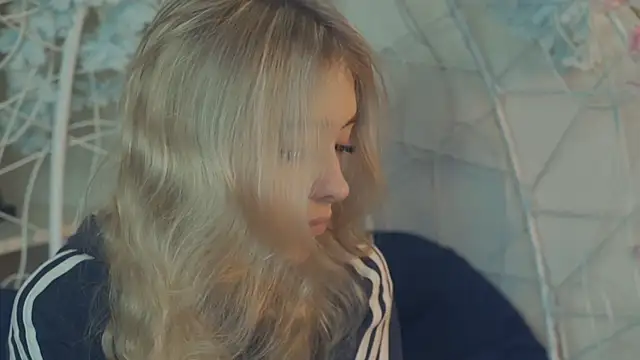 Snapshot of FlairCunard chatting on January 6, 2025, 2:47 pm FlairCunard online show from January 6, 2025, 2:47 pm