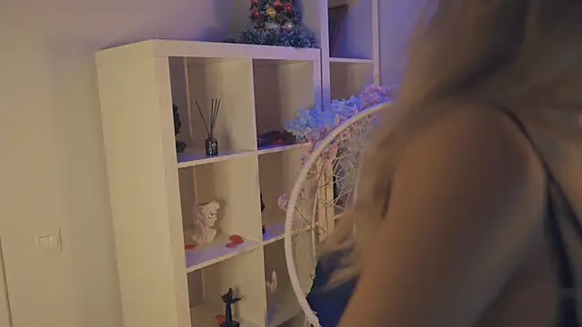 Snapshot of FlairCunard chatting on January 6, 2025, 11:52 pm FlairCunard online show from January 6, 2025, 11:52 pm