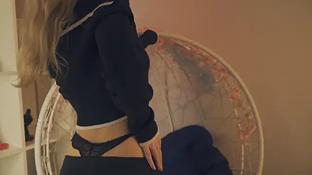 Snapshot of FlairCunard chatting on January 11, 2025, 5:40 pm FlairCunard online show from January 11, 2025, 5:40 pm