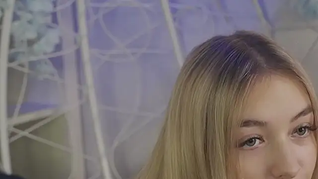 Snapshot of FlairCunard chatting on January 11, 2025, 11:46 pm FlairCunard online show from January 11, 2025, 11:46 pm