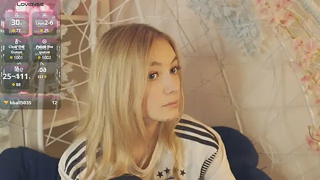 Snapshot of FlairCunard chatting on January 13, 2025, 8:48 pm FlairCunard online show from January 13, 2025, 8:48 pm