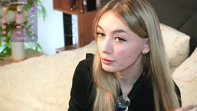 Snapshot of FlairCunard chatting on February 3, 2025, 9:29 pm FlairCunard online show from February 3, 2025, 9:29 pm