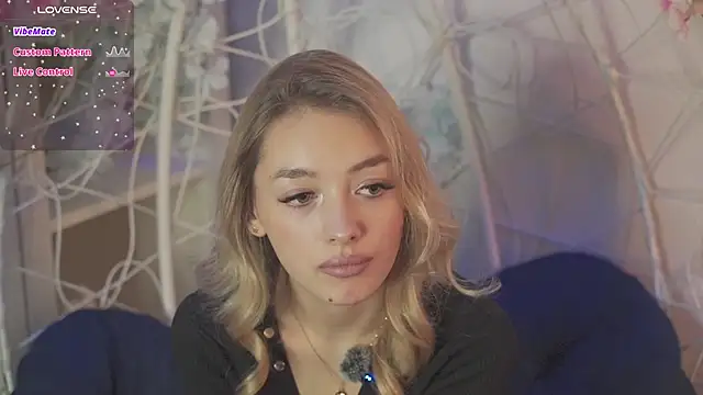 Snapshot of FlairCunard chatting on February 10, 2025, 6:13 pm FlairCunard online show from February 10, 2025, 6:13 pm