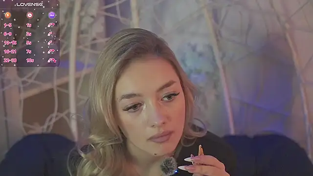 Snapshot of FlairCunard chatting on February 10, 2025, 9:36 pm FlairCunard online show from February 10, 2025, 9:36 pm