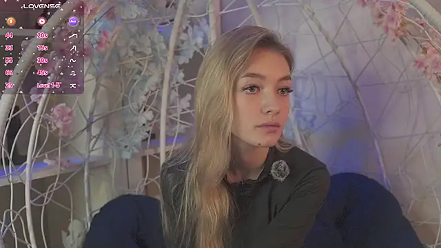 Snapshot of FlairCunard chatting on February 11, 2025, 6:33 pm FlairCunard online show from February 11, 2025, 6:33 pm