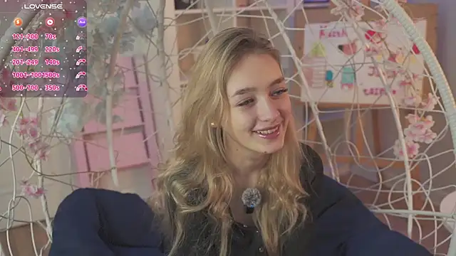 Snapshot of FlairCunard chatting on February 18, 2025, 3:32 pm FlairCunard online show from February 18, 2025, 3:32 pm