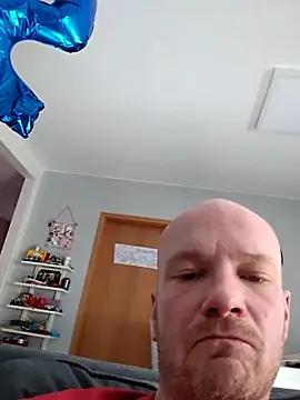 Snapshot of ChV83 chatting on February 19, 2025, 12:22 pm ChV83 online show from February 19, 2025, 12:22 pm