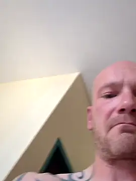 Snapshot of ChV83 chatting on September 22, 2025, 2:41 pm ChV83 online show from September 22, 2025, 2:41 pm