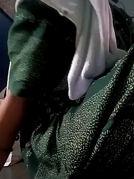 Snapshot of gunjan22 chatting on September 24, 2025, 7:01 am gunjan22 online show from September 24, 2025, 7:01 am