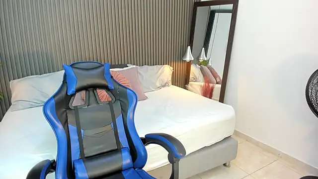 Axel brunette1 online show from April 6, 2026, 2:53 am