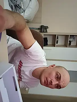 Snapshot of uleglasuczPL chatting on January 23, 2025, 1:08 am uleglasuczPL online show from January 23, 2025, 1:08 am