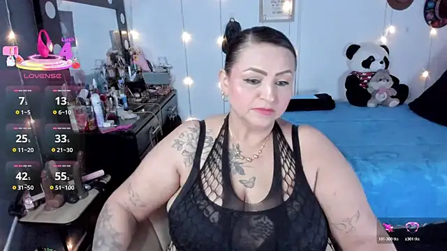 Ivonnee   online show from November 8, 2025, 3:39 am