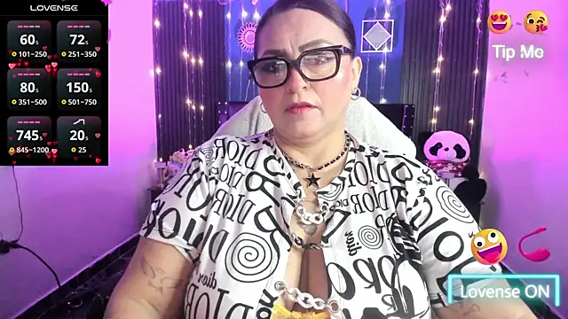 Ivonnee   online show from April 22, 2026, 4:04 am